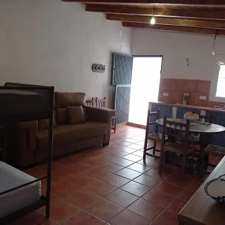 Adorable 1 Bedroom Apartment *